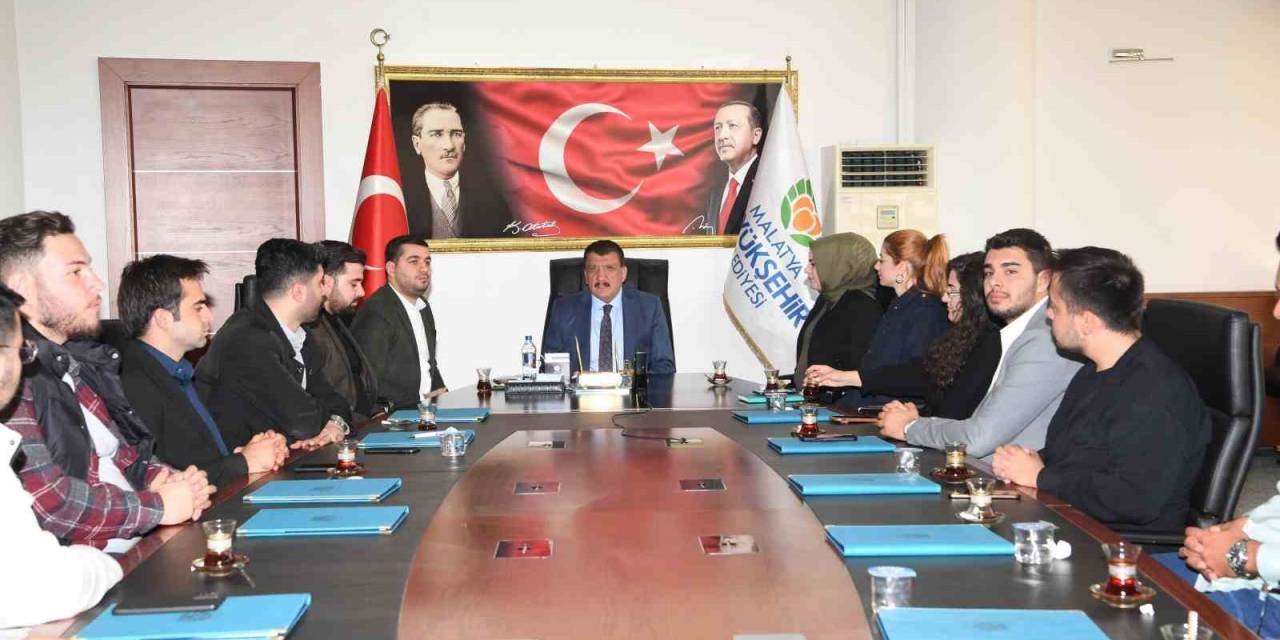 Gürkan, Ak Gençlerle Bir Araya Geldi