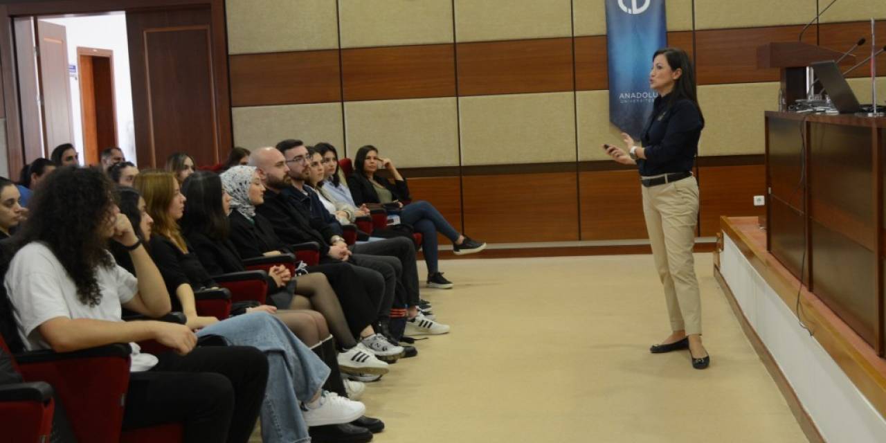 Anadolu Üniversitesi’nde ‘Perakende Genç Yetenek Programı Bilgilendirme Toplantısı Ve Mt Başarı Belgesi Töreni’