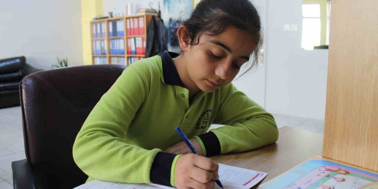 Kayseri’de Çalışma Masası Ve Kitaplığı Olmayan Öğrenci Kalmayacak