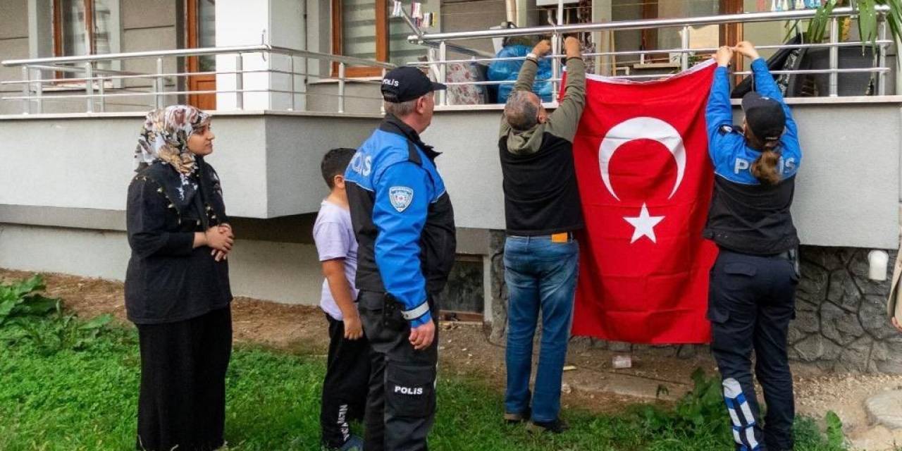 Depremzede Aile İstedi Polisler Yerine Getirdi