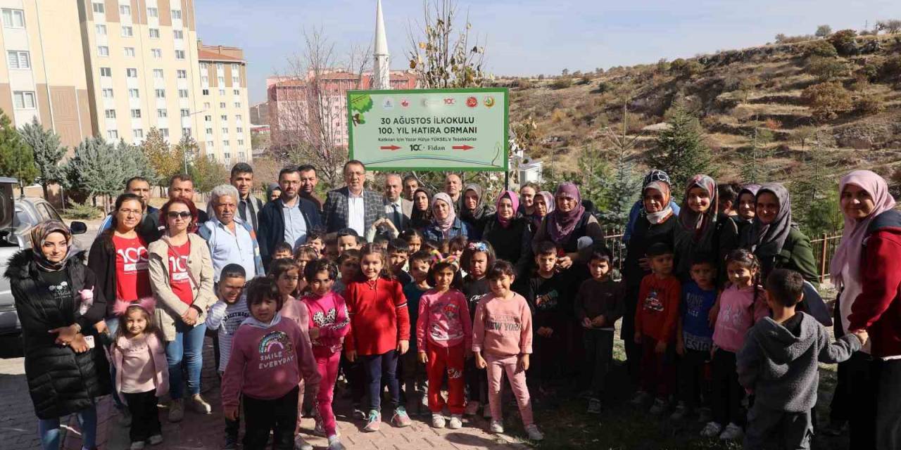 Başkan Savran, Öğrenciler İle Birlikte Fidan Dikti