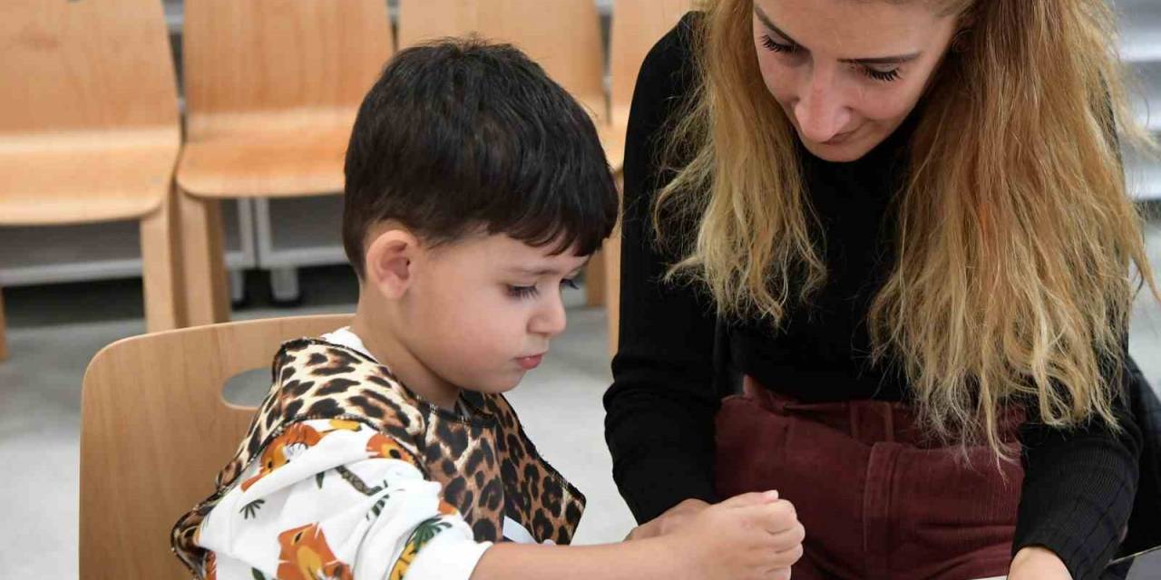 Mamak’ta Çocuklar Baskı Atölyesi’nde Çantaları Süsledi