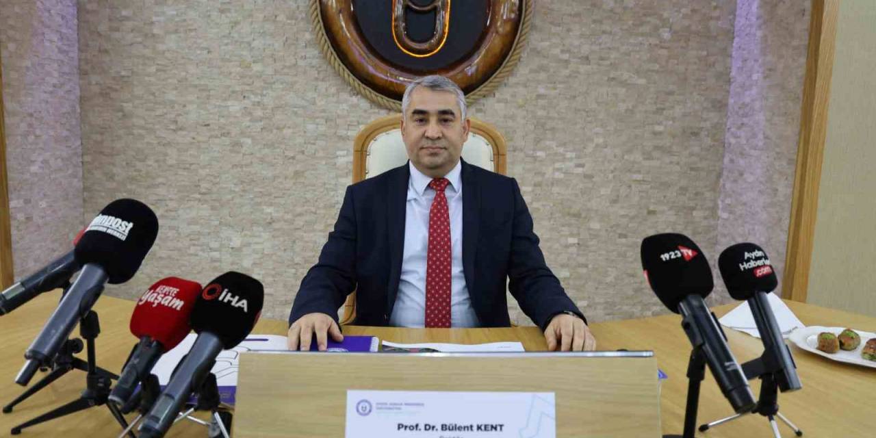 Adü Rektörü Kent, 195 Günlük Görev Süresini Değerlendirdi