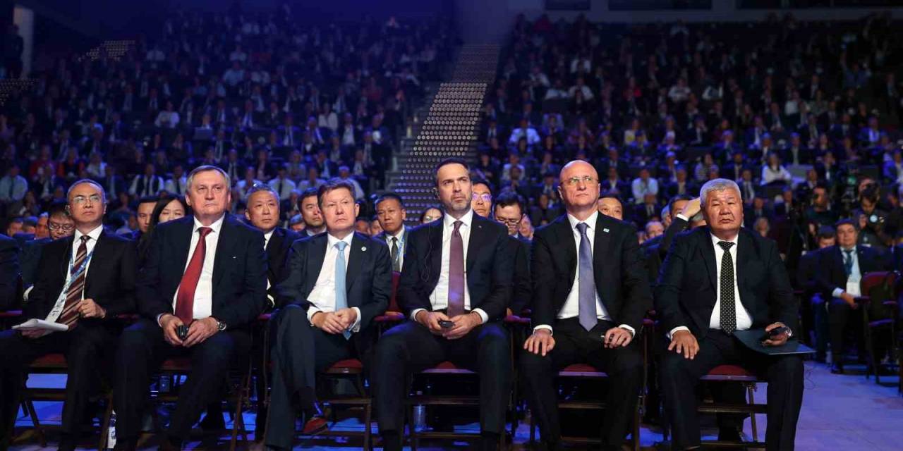 Bakan Bayraktar: "Türkiye’de Enerji Merkezini 2024’te Oluşturabileceğimizi Düşünüyorum"