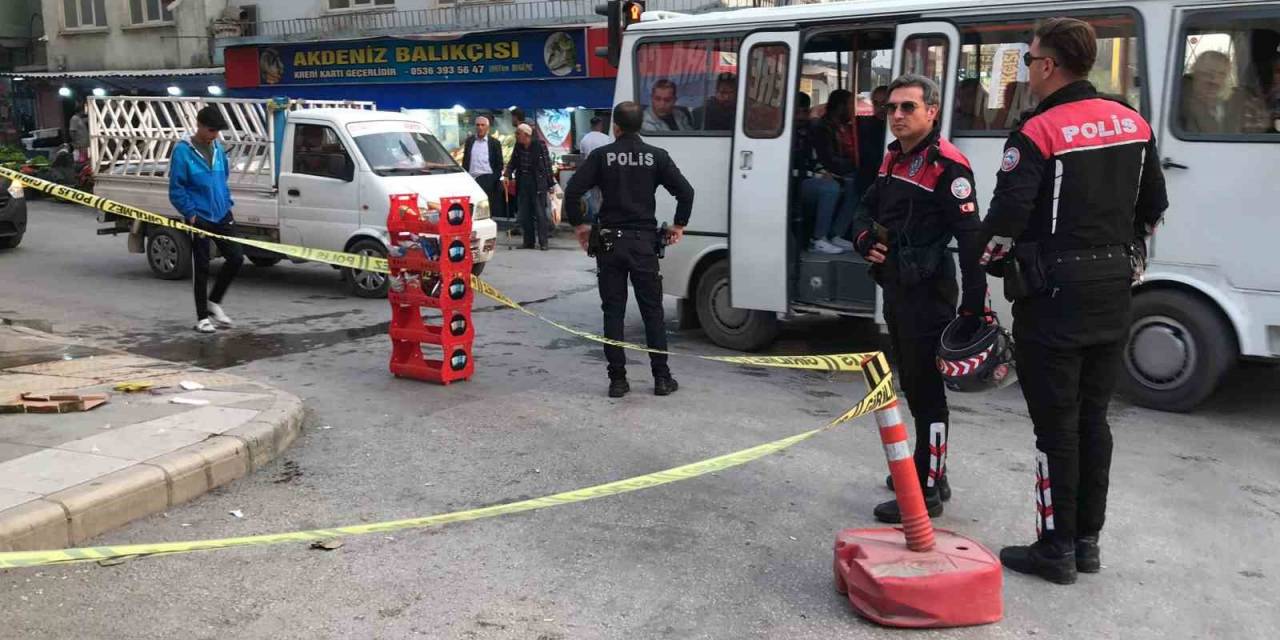Caddede Yürürken Silahlı Saldırıya Uğrayan 2 Kişi Yaralandı