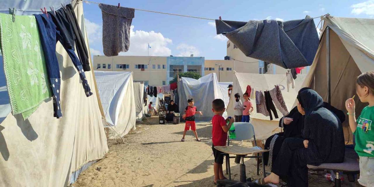 Çadır Kampında Kalan Filistinli Kadın: "Nöbetleşe Uyuyoruz"