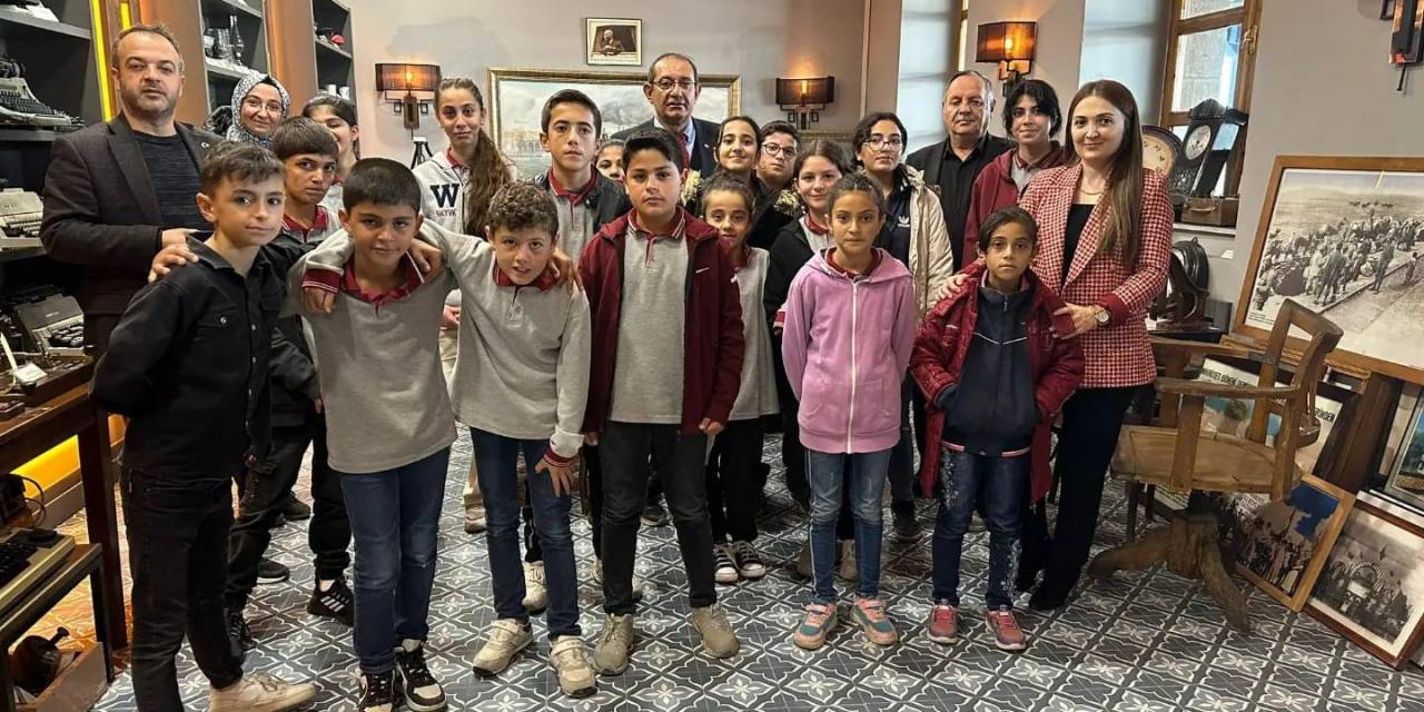 Burada Kara Trenden Hızlı Trene Giden Yolculuğun Hikayesi Var