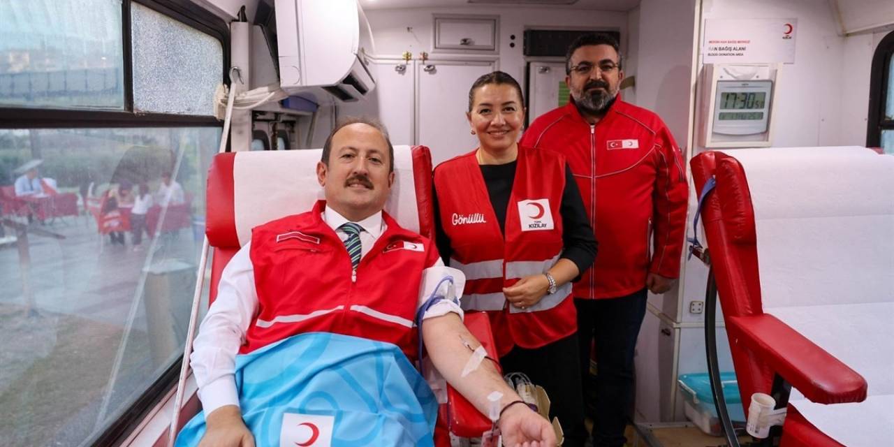 Vali Pehlivan, Kızılay Haftası Etkinliğine Katıldı