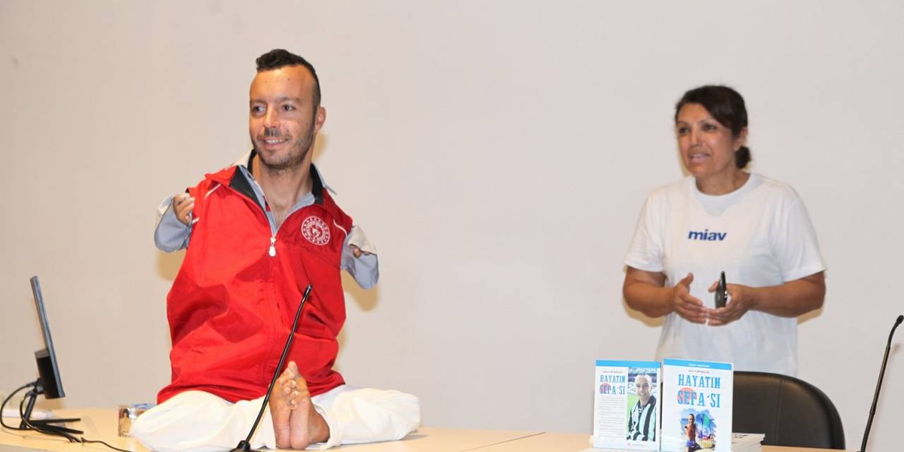 Milli Yüzücü Sefa Yurtkölesi Akdeniz Üniversitesi Öğrencileriyle Bir Araya Geldi