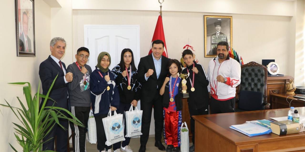 Kaymakam Ataklı, Cumhuriyet Kupasında Dereceye Giren Öğrencilerle Buluştu