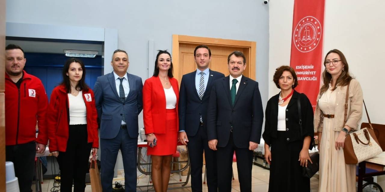Eskişehir Adliyesi’nde Kan Bağışı İçin Sıraya Girdiler