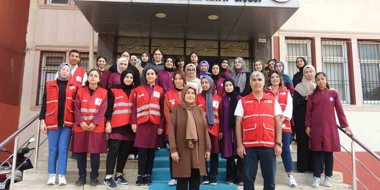 Lisesi Gençlerden Filistinli Çocuklara Yardım Eli