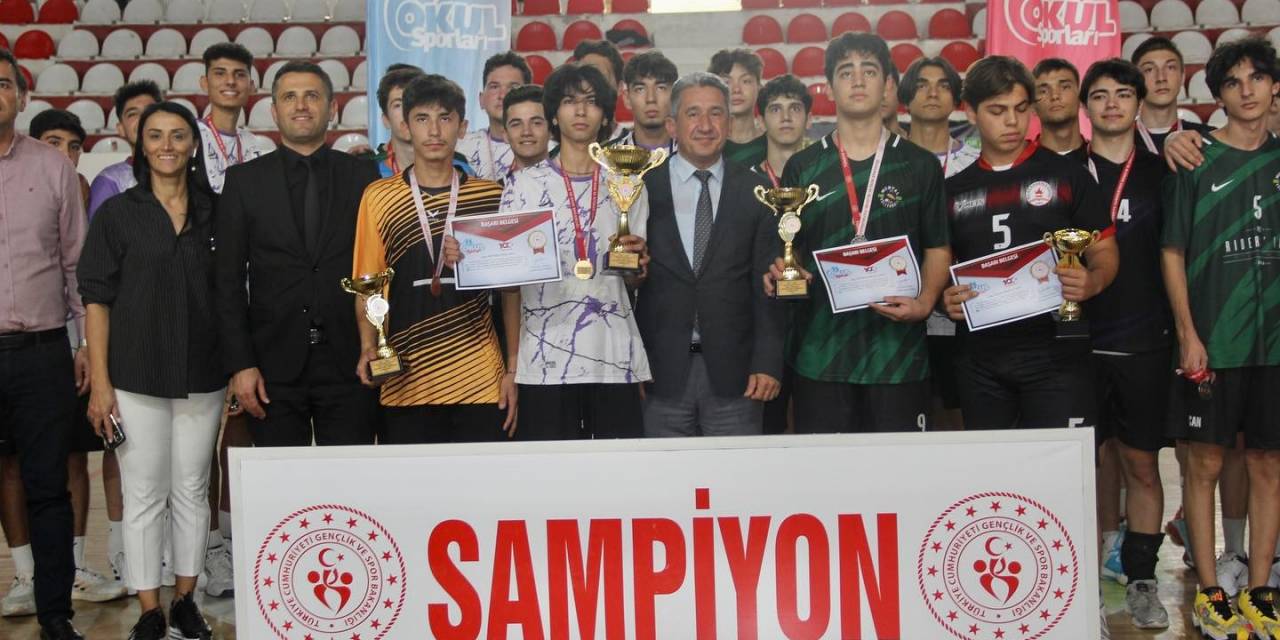 Okul Sporları Voleybol Turnuvası Düzenlendi