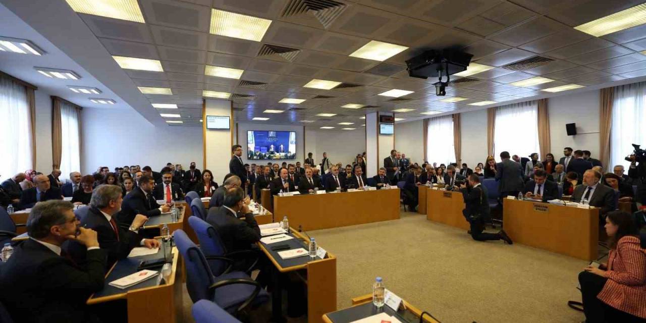 Bakan Işıkhan: “Asgari Ücret Komisyonunda Herkesin Mutabık Kaldığı Bir Tutarda Uzlaşılacağını Ümit Ediyoruz”