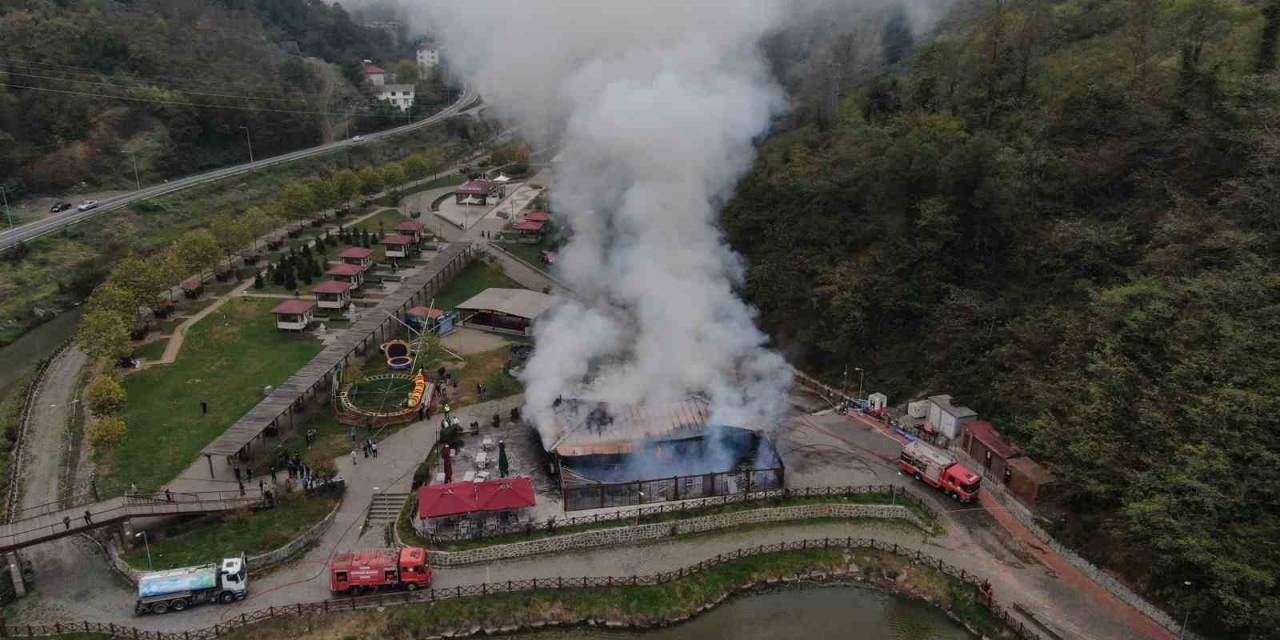 Turizm Merkezi Sera Gölü’ndeki Sosyal Tesis Yangını Kontrol Altına Alındı