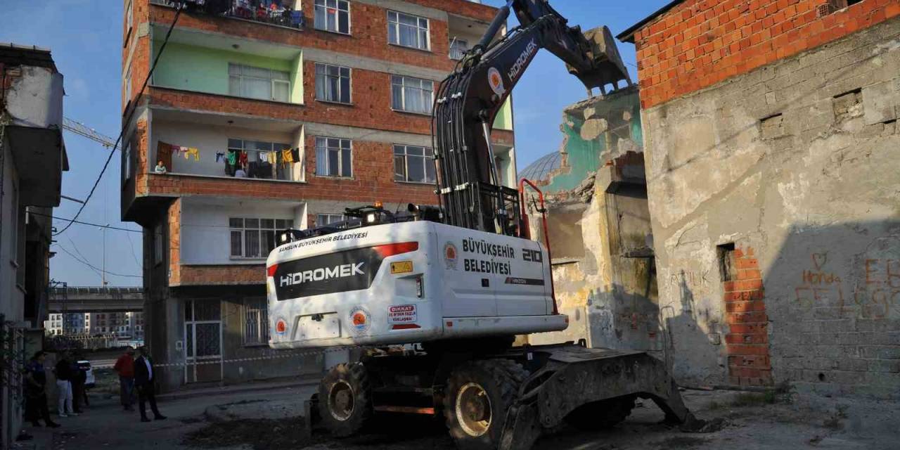 Samsun’da Metruk Binalar Yıkılıyor