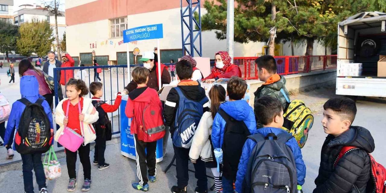 Tepebaşı’nın Çocuklar İçin Gıda Desteği Sürüyor