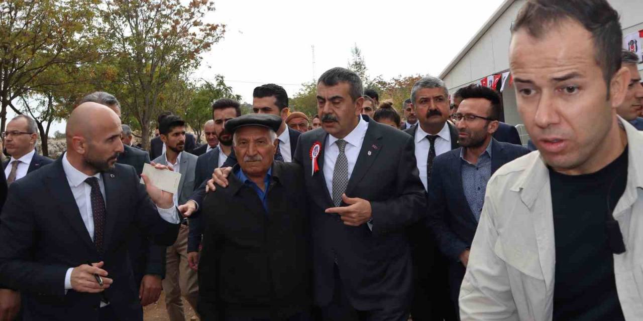 Milli Eğitim Bakanı Tekin, Şehit Ailesiyle Bir Araya Geldi