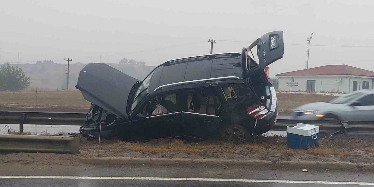 Bariyere Çarpan Cip Asılı Kaldı: 1 Yaralı