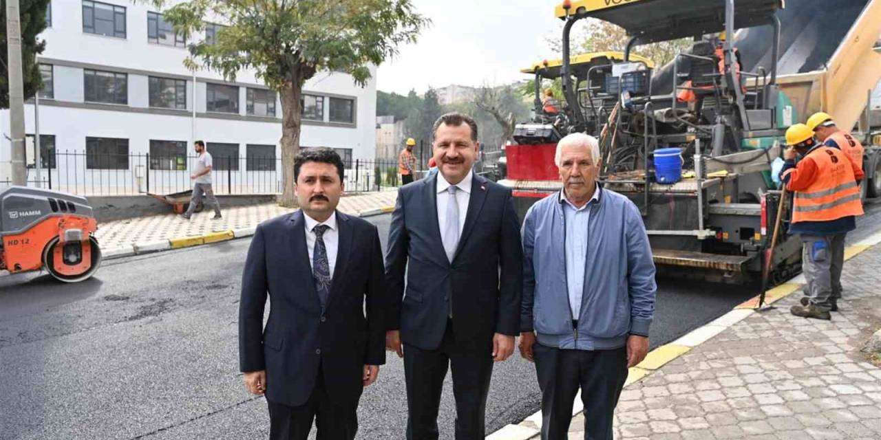 Altıeylül İlçesinde Caddelere Sıcak Asfalt