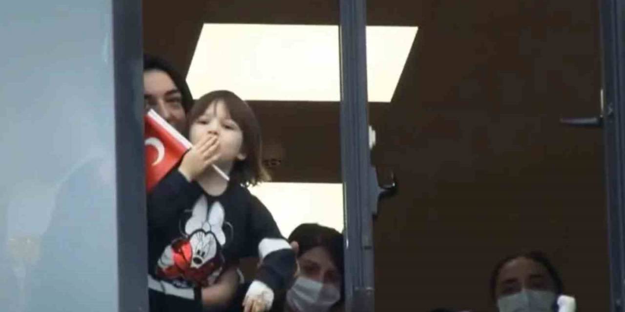 Pencereden Gelen Mutluluk