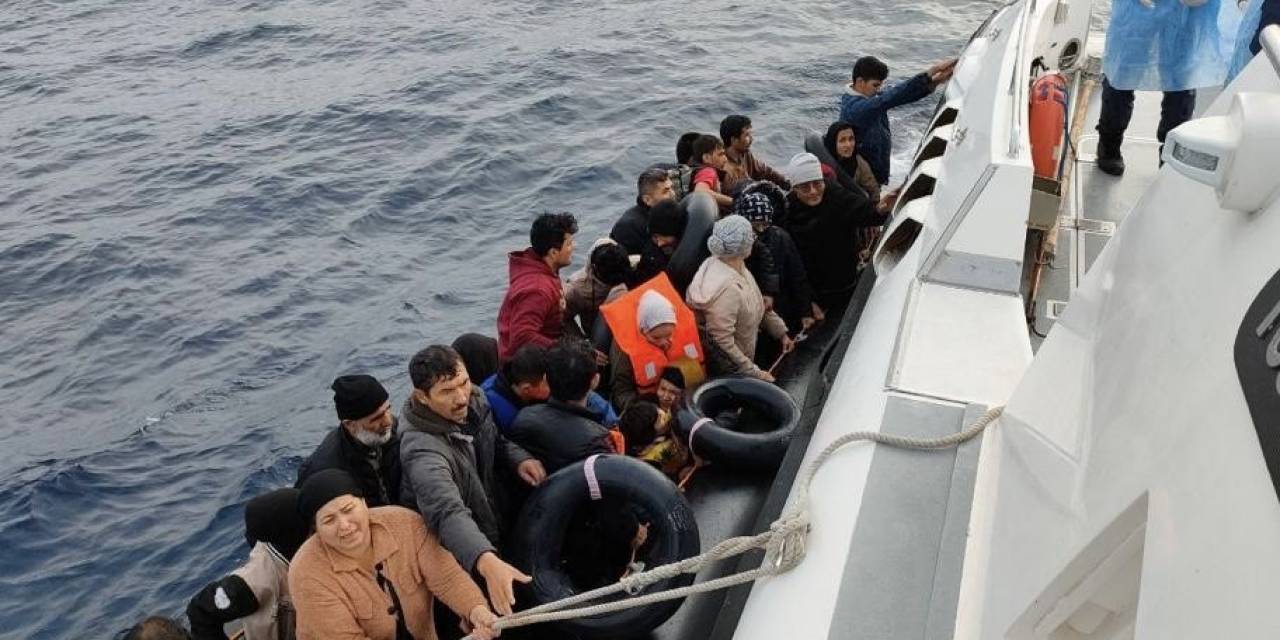 Ayvacık Açıklarında Lastik Botları Arızalanan Ve Sürüklenen 36 Kaçak Göçmen Kurtarıldı