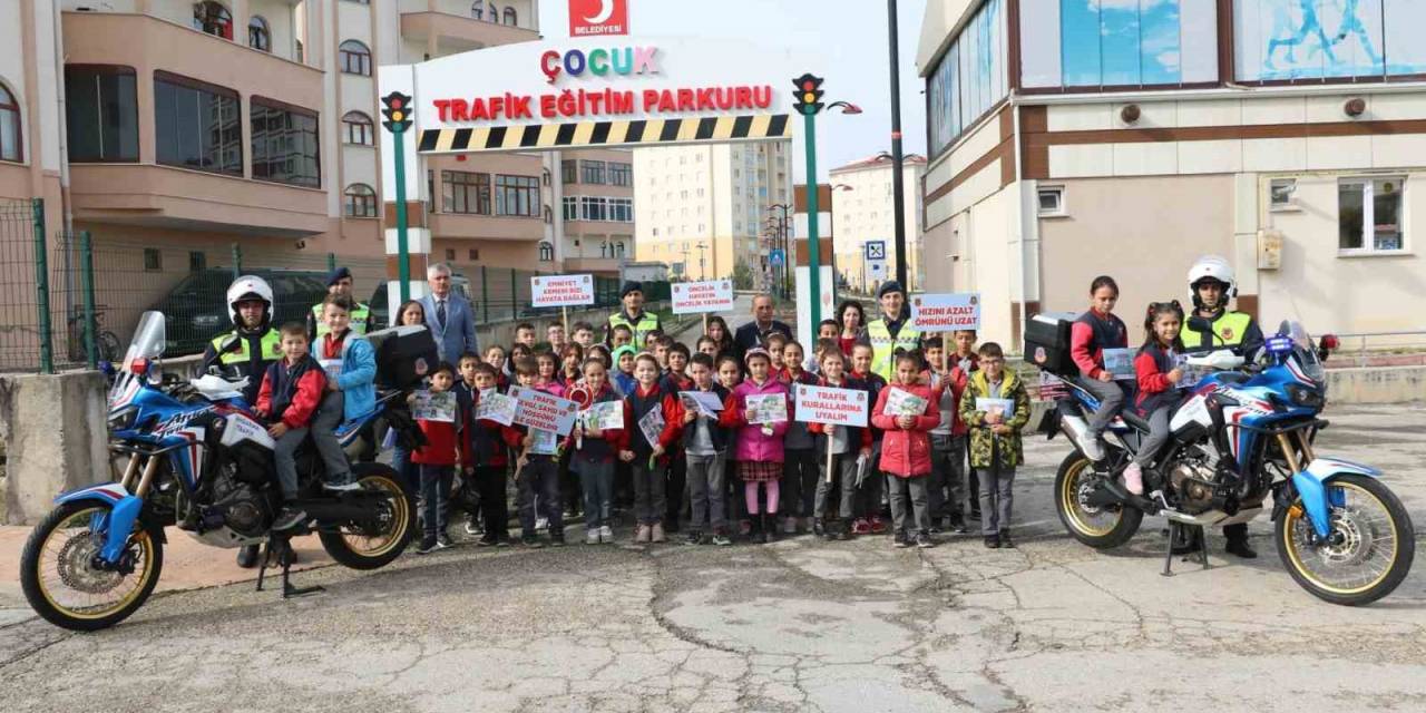 Jandarmadan Öğrencilere Trafik Güvenliği Eğitimi