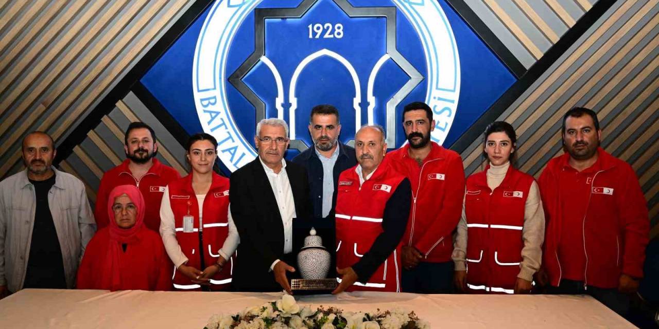 Güder, Kızılay Çalışanlarıyla Bir Araya Geldi