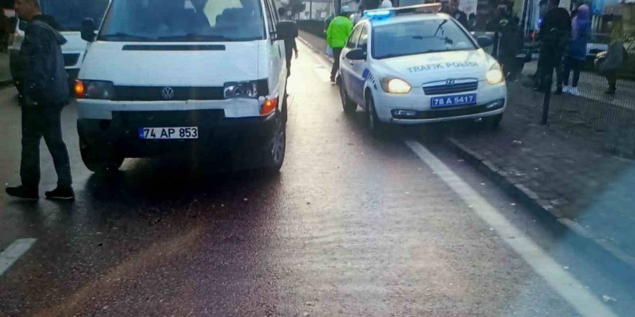 Minibüsün Çarptığı Yaşlı Adam Ağır Yaralandı