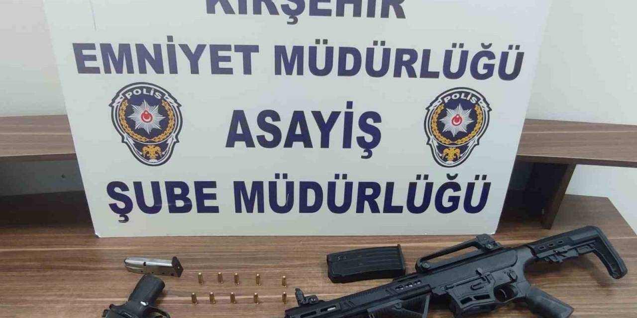 Ruhsatsız Tüfek Ve Tabanca Bulunduran Şahıs Yakalandı