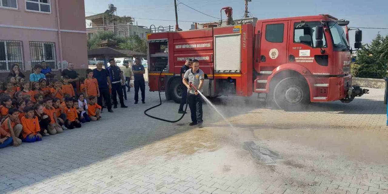 Minik Öğrencilere İtfaiye Mesleği Tanıtımı Yapıldı