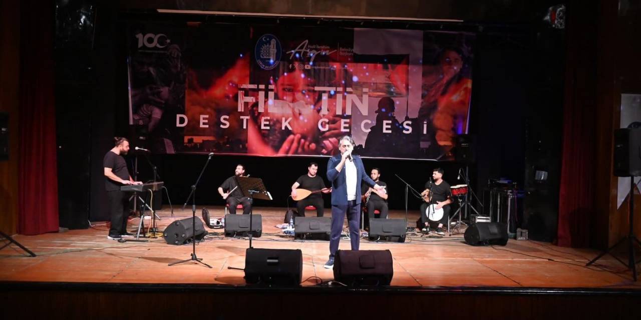 Filistin Destek Gecesi’nde Salon Dolup Taştı