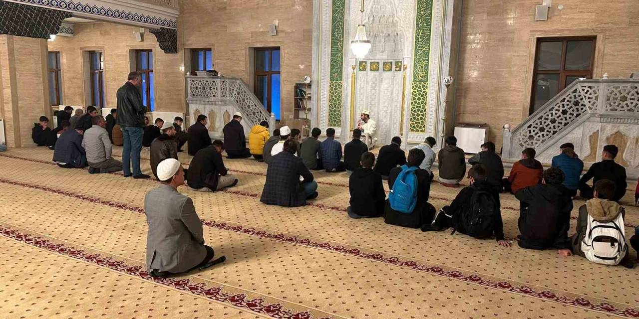 Bulanıklı Gençler Sabah Namazında Buluştu