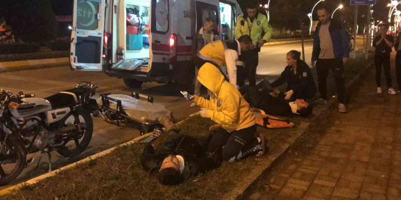 Edirne’de Motosiklet İle Otomobil Çarpıştı: 2 Yaralı
