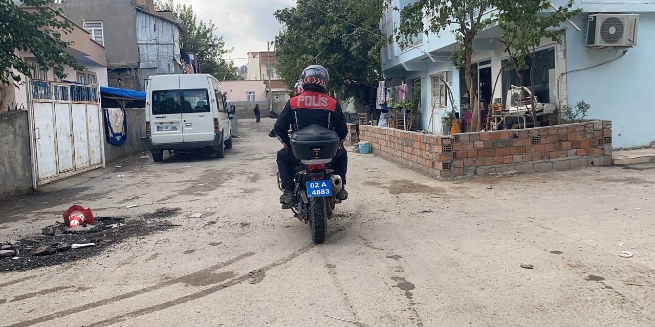 Hırsızlık Şüphelisi 2 Şahıs Polisin Takibinden Kaçtı