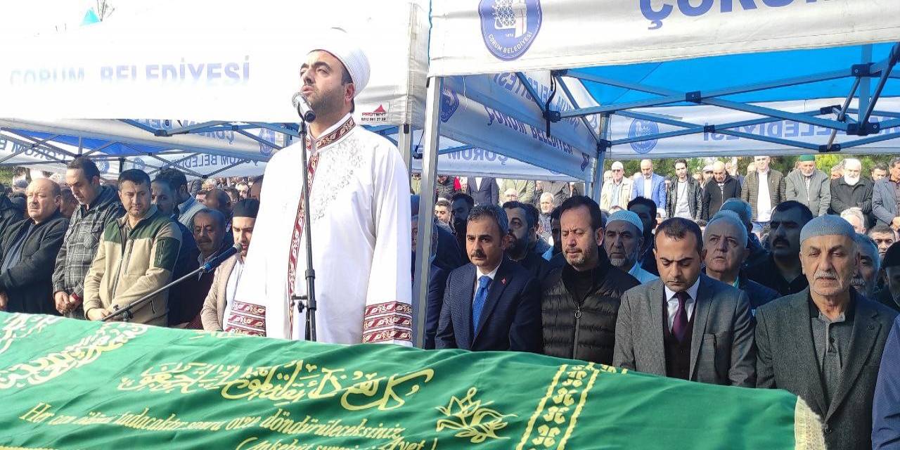 Trafik Kazasında Hayatını Kaybeden Eski Belediye Başkanı Toprağa Verildi