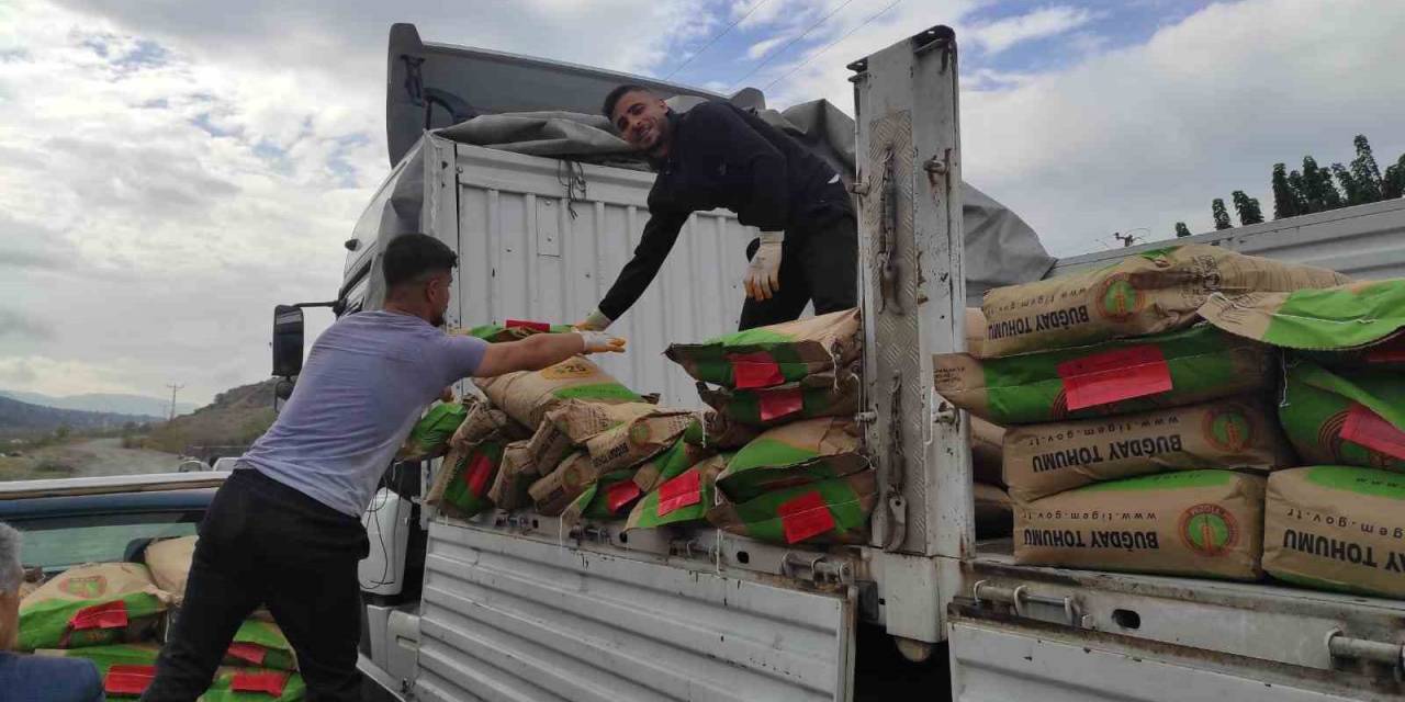 Sason’da 140 Çiftçiye Tohumluk Buğday Dağıtıldı