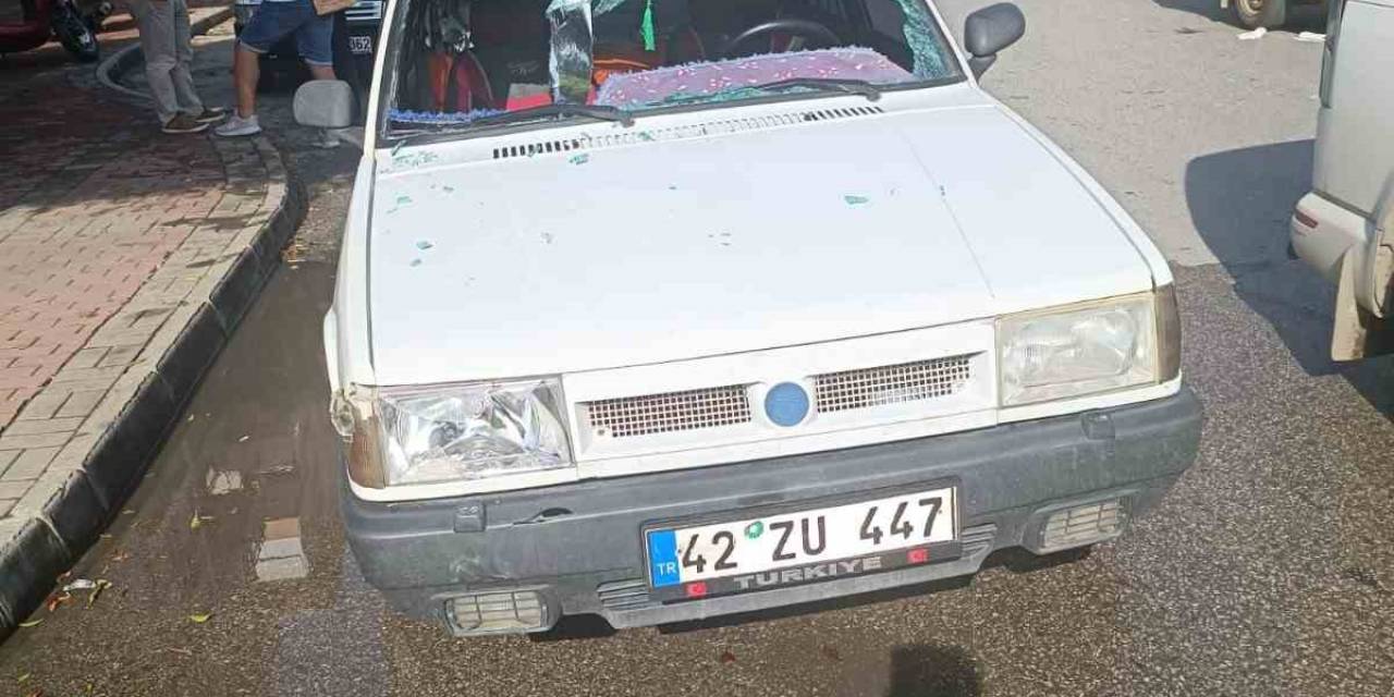 Otomobil Yaya Geçidinde Alman Turiste Çarptı: 1 Yaralı