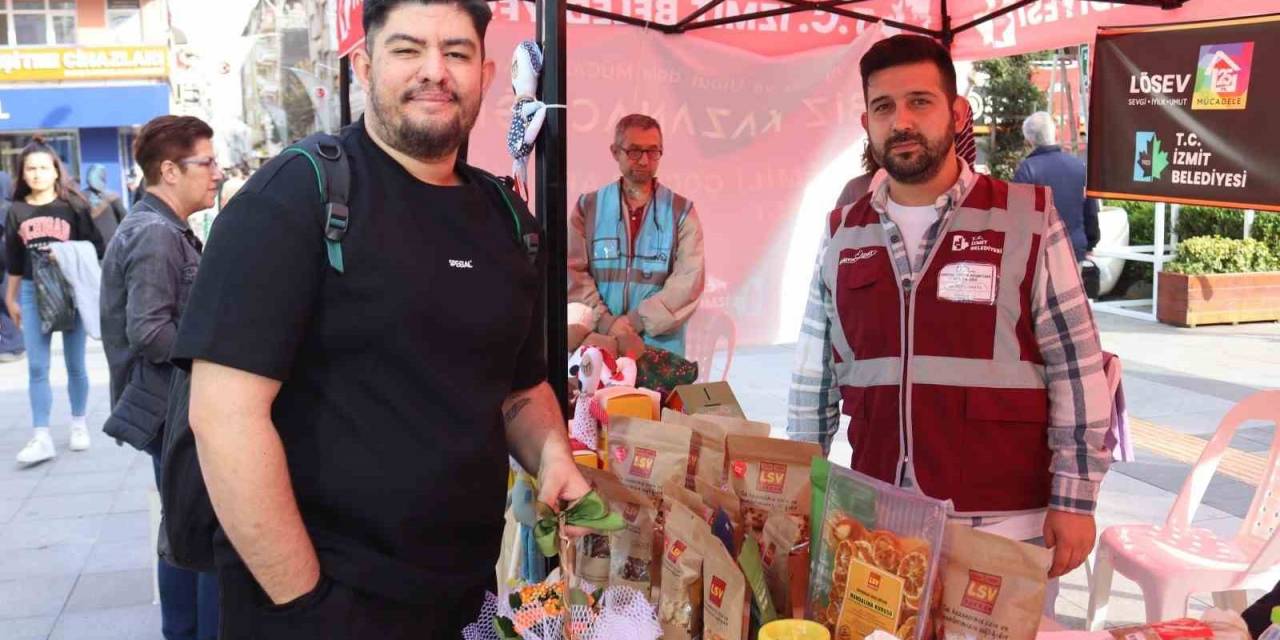 Lösemili Çocuklar İçin Bağış Standı Açıldı