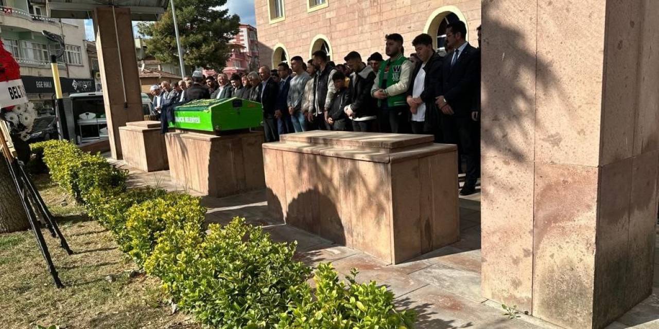 İskeleden Düşerek Ölen İnşaat İşçisi Toprağa Verildi