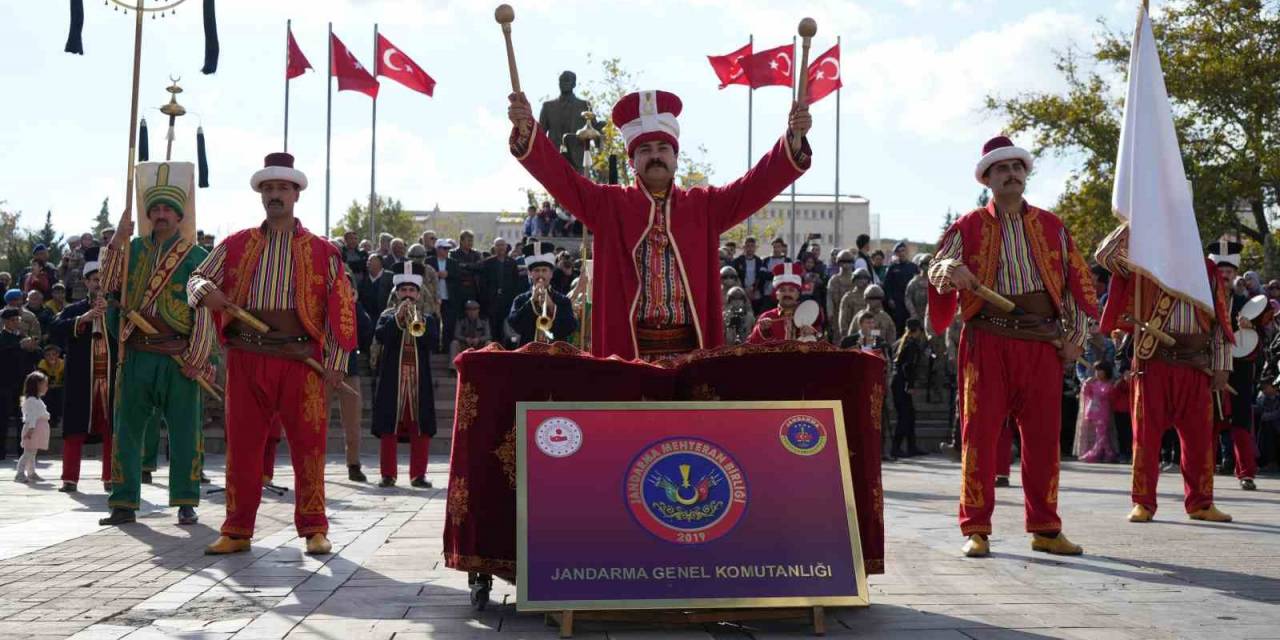 Jandarma Çelik Kanatlar Ve Mehteran Takımı Kırıkkale’de Gösteri Sundu