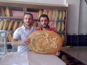 Gümüşhaneli Fırıncılar Ay Yıldızı Ekmeğe İşledi