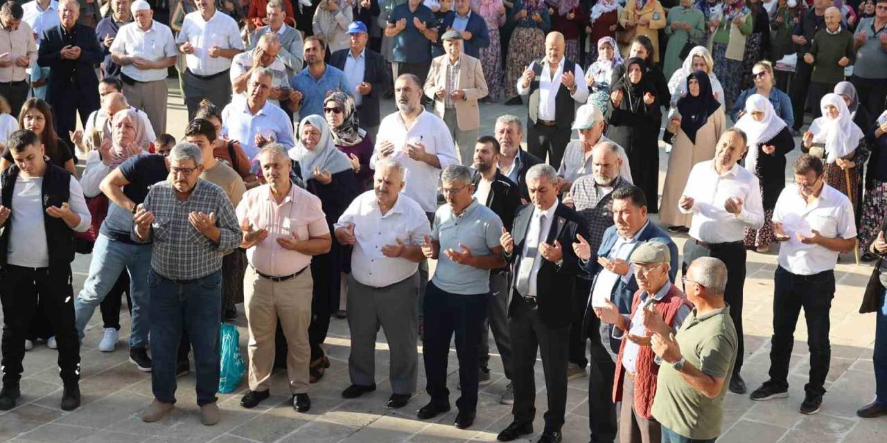 Koçarlı’da Umre Yolcuları Dualarla Uğurlandı