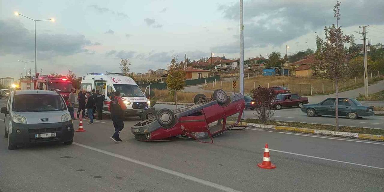 Ticari Araç Ve Otomobil Çarpıştı: 5 Yaralı