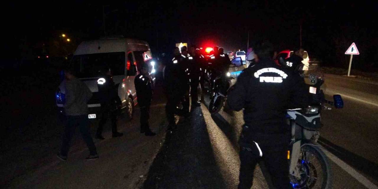 Kontrolden Çıkan Motosiklet Taziyeden Dönenlerin Arasına Daldı: 3 Yaralı