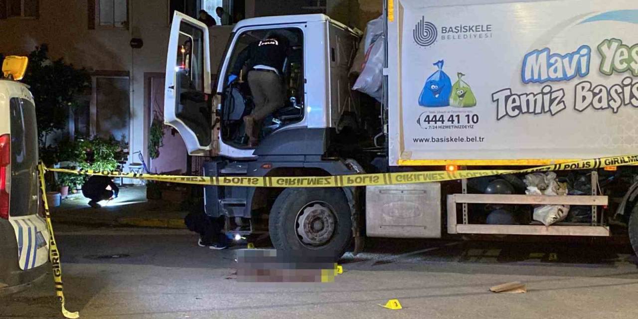 Çöp Kamyonundan İndirip Bacaklarından Vurdu