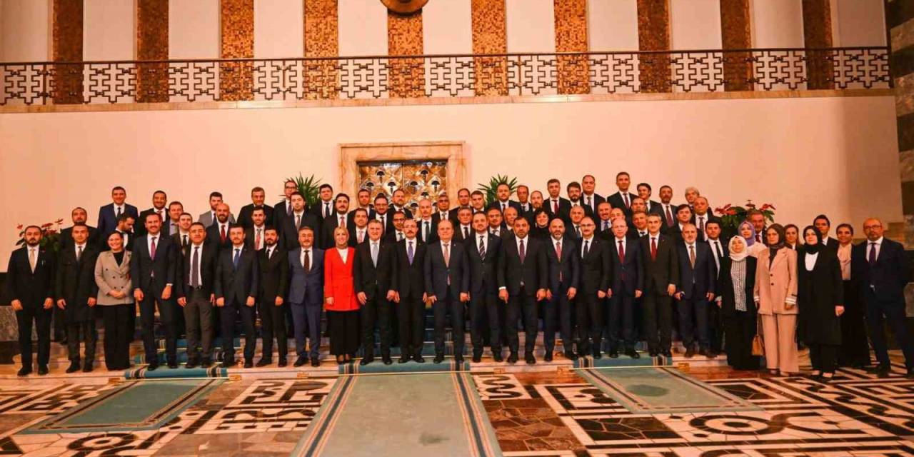 Bakan Bak, Gsb Yurtlarında Son 1 Yıl İçinde 47 Yemekhane İşletmesinin Sözleşmesinin Feshedildiğini Duyurdu