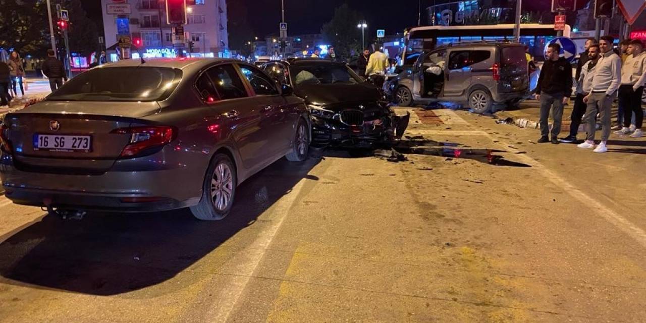 Bursa’da Zincirleme Kaza: 3 Yaralı