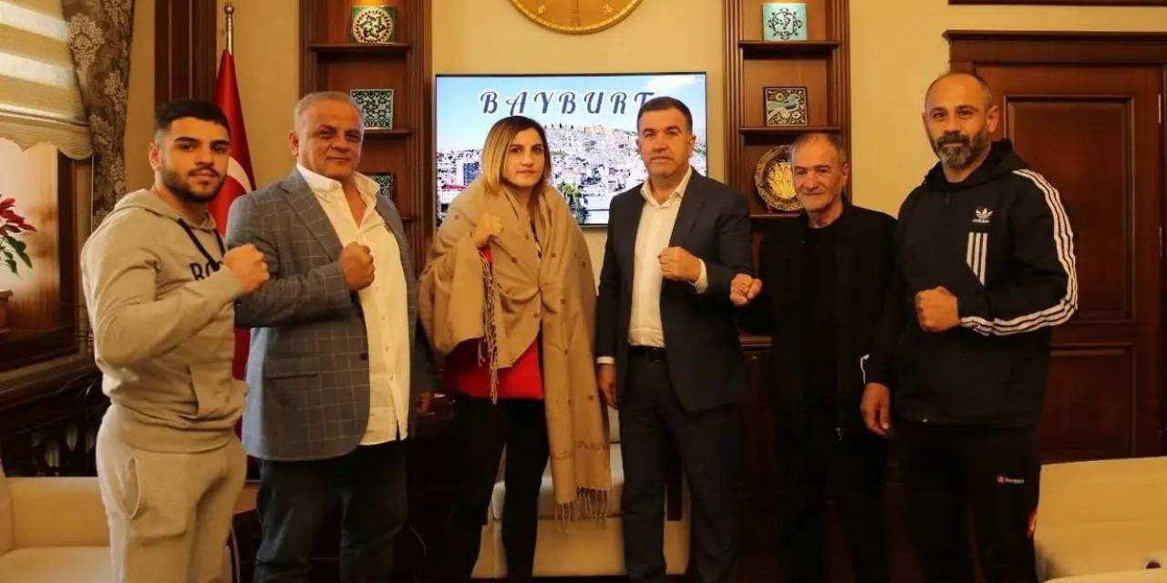 Bayburtlu Boksör Turhan, Vali Eldivan’la Görüştü