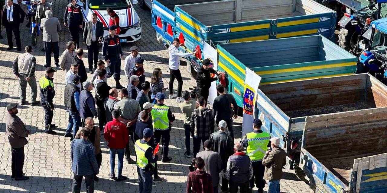 Afyonkarahisar’da ‘Reflektör Tak Görünür Ol’ Projesi Devam Ediyor
